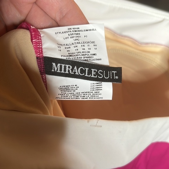 NWT MIRACLESUIT SWIMSUIT Slimming Spectra Bright Pink White Size 16 - Picture 9 of 12
